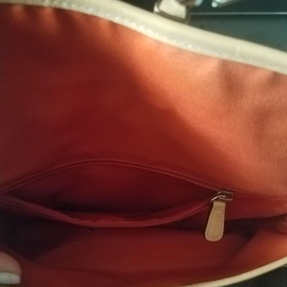 Super cute Coach clutch bag. - Picture 4 of 7